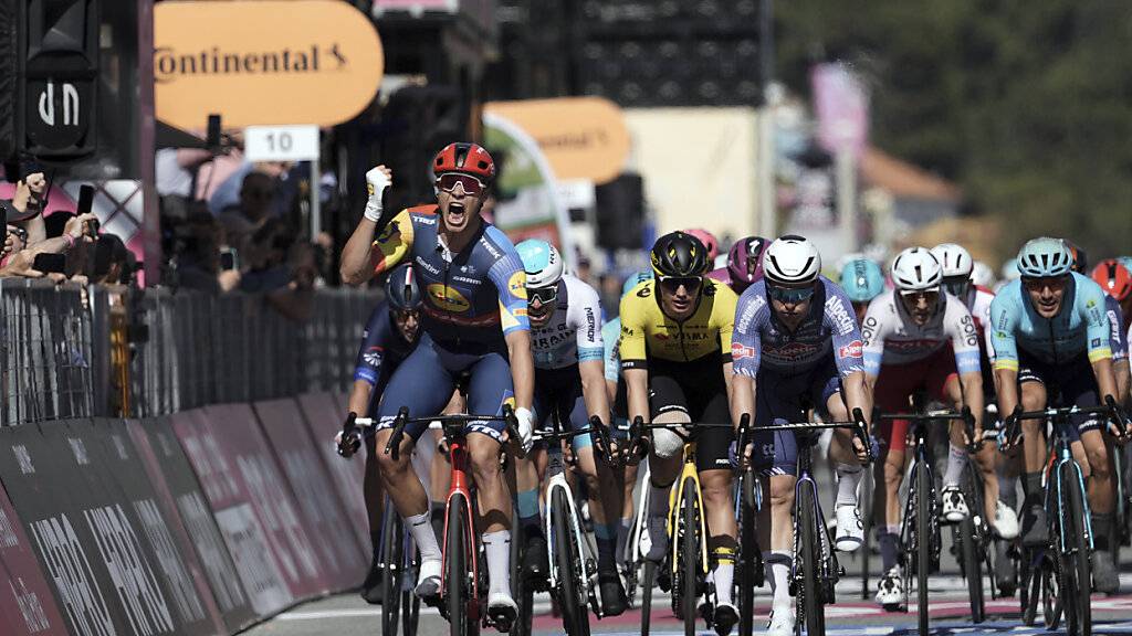 Wie schon in der 4. Etappe (Bild) sprintete Jonathan Milan auch im 11. Teilstück des diesjährigen Giro d'Italia zum Tagessieg