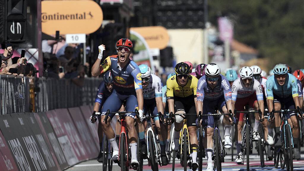 Wie schon in der 4. Etappe (Bild) sprintete Jonathan Milan auch im 11. Teilstück des diesjährigen Giro d'Italia zum Tagessieg