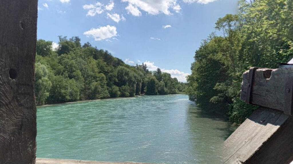 Blick von der Auguetbrücke auf die Aare.