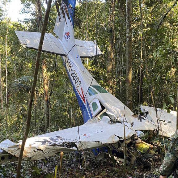 Kinder nach Flugzeugabsturz aus Amazonas gerettet