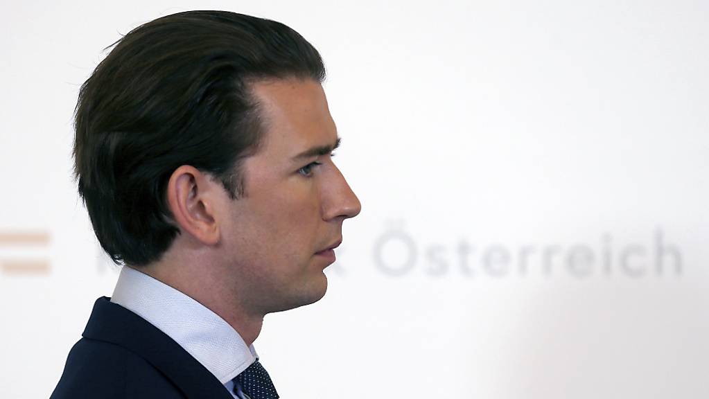 Sebastian Kurz, Bundeskanzler von Österreich, kommt zu einer Pressekonferenz in Wien. Foto: Ronald Zak/AP/dpa