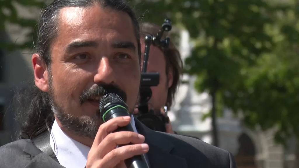 Klimadialog auf dem Bundesplatz: Guillermo Fernandez erreicht Ziel mit Hungerstreik 