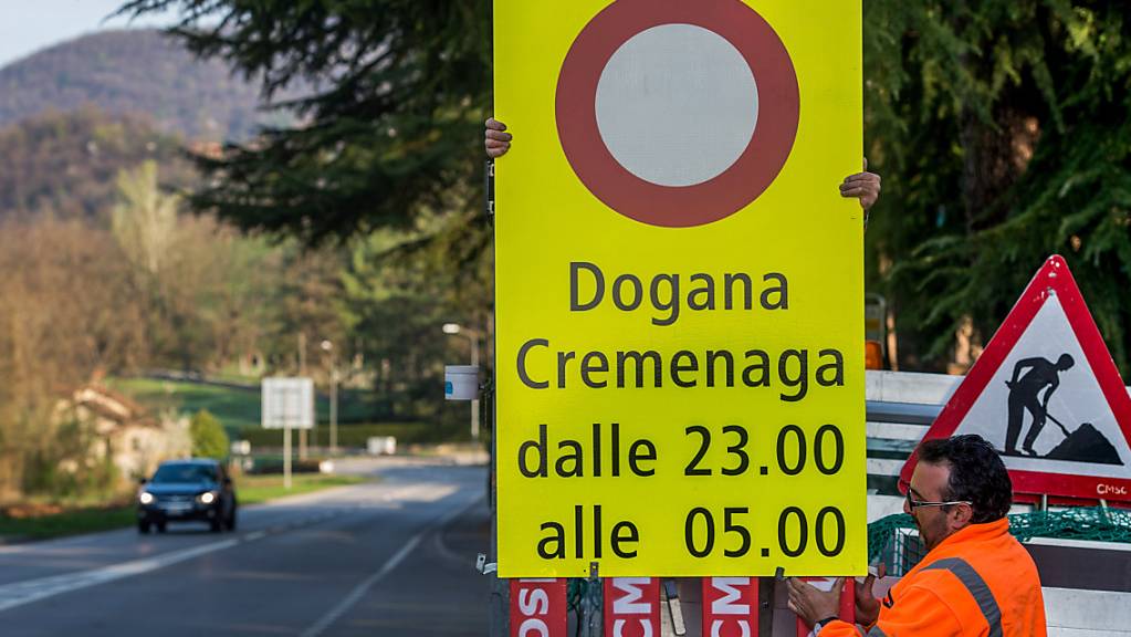 Die Tessiner Regierung fordert die erneute Schliessung kleinerer Grenzübergänge. Im Bild die Zufahrt zum Übergang an der Ponte Cremenaga.