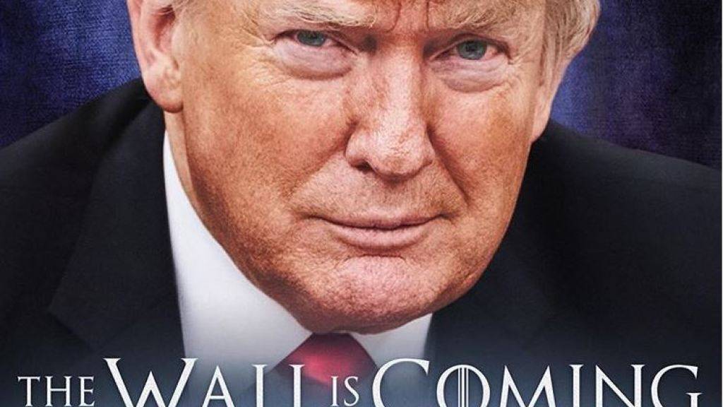 Mit einem Foto und dem Spruch «Die Mauer kommt» spielt US-Präsident Donald Trump erneut auf die Hitserie «Game of Thrones» an. Deren Slogan lautet «Winter Is Coming» (Der Winter kommt).