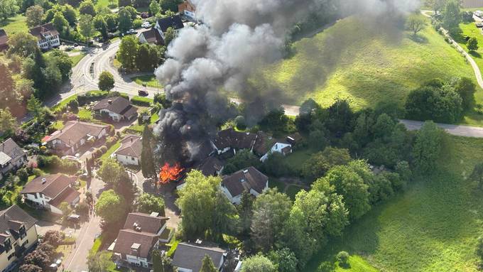 Brand in Wohnquartier verursacht hohen Sachschaden