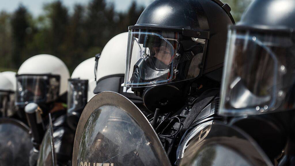 Nach Spielschluss musste die St. Galler Polizei ausserhalb des Stadions kurzzeitig Gummischrot und Reizstoff einsetzen.