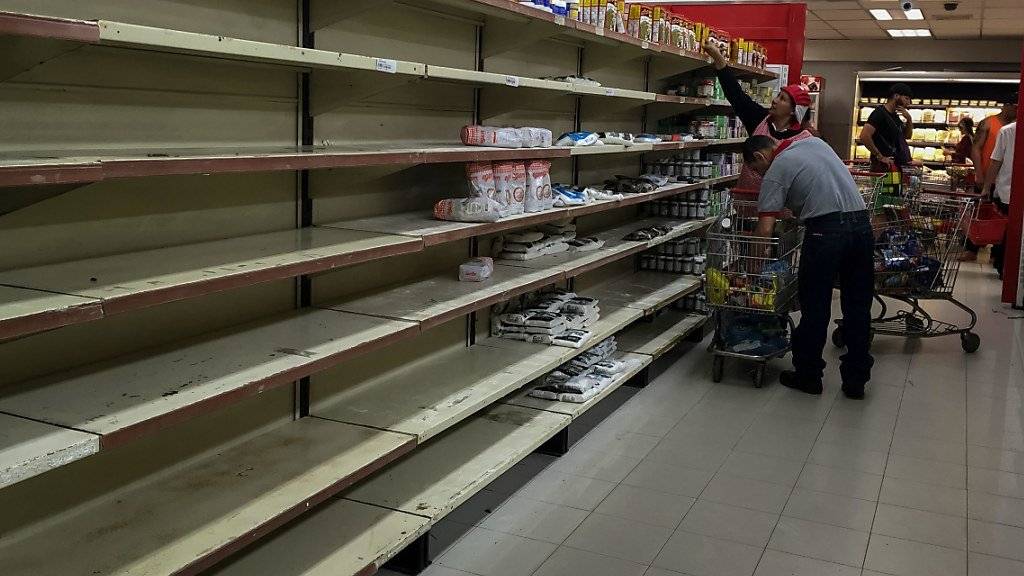 Lebensmittelknappheit stürzt Venezuela in eine Krise: Zahlreiche Supermärkte in Caracas sind leer geräumt.