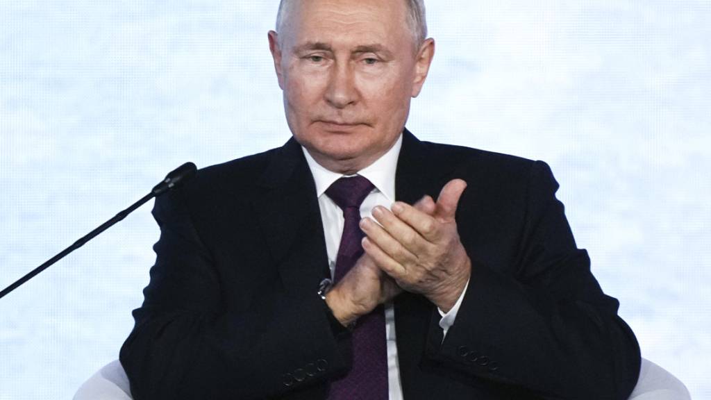 HANDOUT - Russlands Präsident Wladimir Putin. Foto: Sergey Shinov/Roscongress Foundation/AP/dpa - ACHTUNG: Nur zur redaktionellen Verwendung und nur mit vollständiger Nennung des vorstehenden Credits