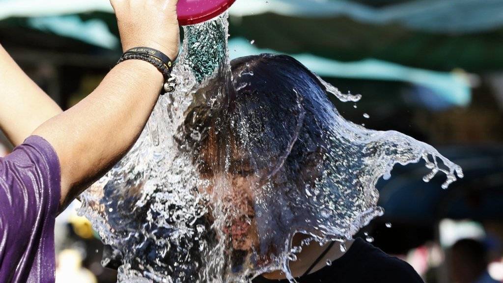 Die Thais feiern ihr Neujahr mit Wasserschlachten.