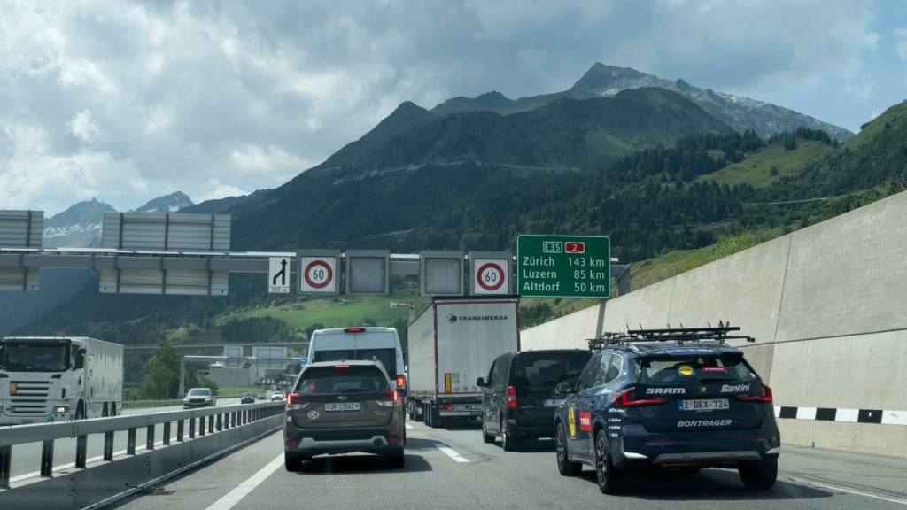 Ein Stau vor dem Gotthard-Südportal im Juli 2023. (Archivbild)