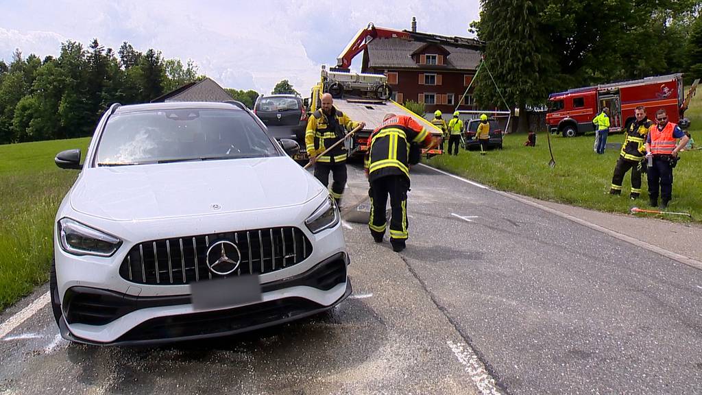 Verkehrsunfall mit 13 involvierten Personen auf dem Ricken – mehrere Verletzte