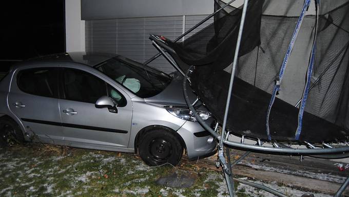 Autofahrt in Wilchingen endet in Trampolin