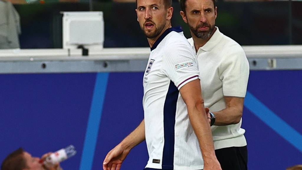 Der unzufriedene englische Nationalcoach Gareth Southgate nahm Captain und Torschütze Harry Kane beim 1:1 gegen Dänemark 20 Minuten vor dem Ende vom Feld