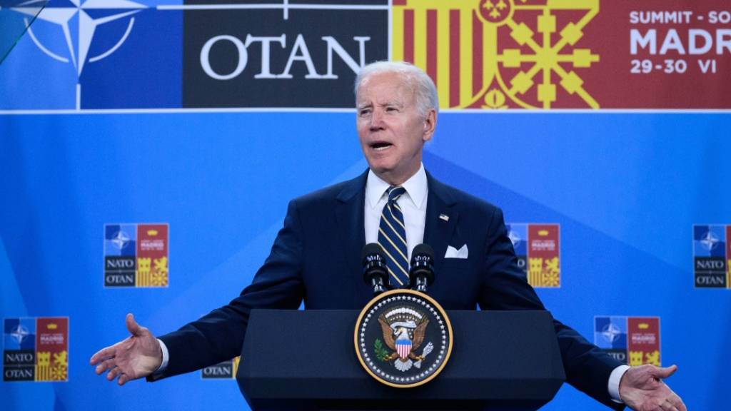 US-Präsident Joe Biden äußert sich bei einer Pressekonferenz zum Abschluss des Nato-Gipfels in Madrid. Foto: Bernd von Jutrczenka/dpa