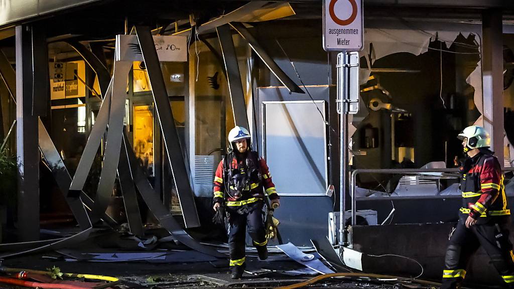 Auslöser der Explosion in einer Tiefgarage am Donnerstagabend in Nussbaumen AG war nach bisherigen Erkenntnissen der Kantonspolizei Aargau das Hantieren mit Feuerwerk. Zwei Männer wurden getötet.