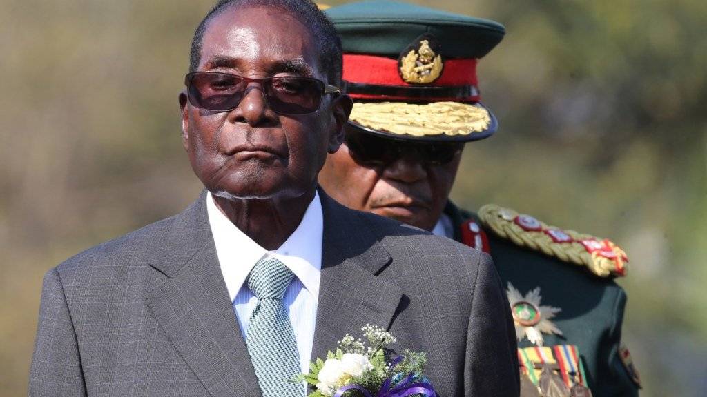 Mugabe bleibt hartnäckig. Der 93-jährige Präsident von Simbabwe hat die Frist seiner Partei zum Rückritt ablaufen lassen. (Archiv)