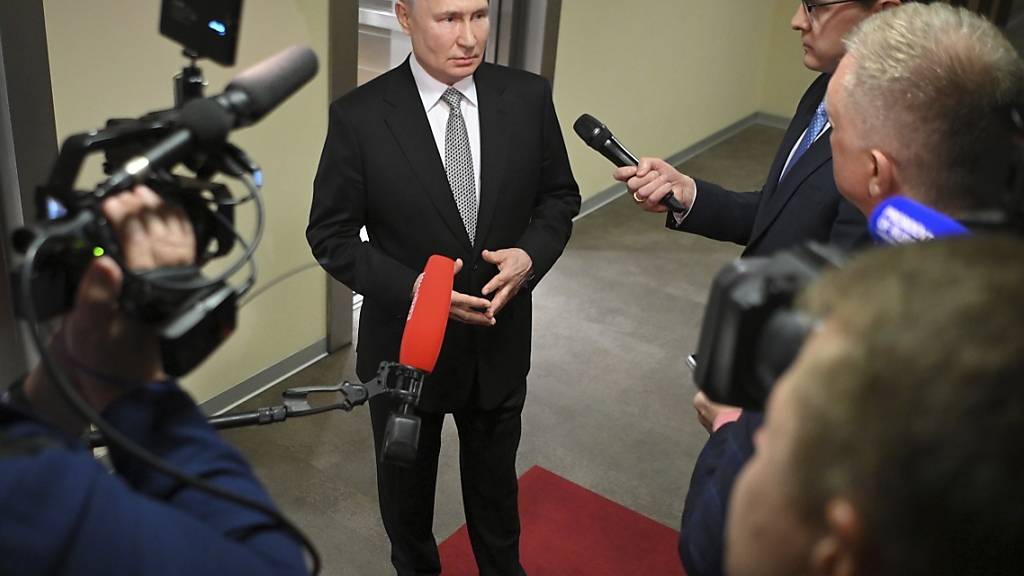 Der russische Präsident Wladimir Putin beantwortet Fragen von Journalisten in Moskau. Foto: Alexander Kazakov/Pool Sputnik Kremlin/AP