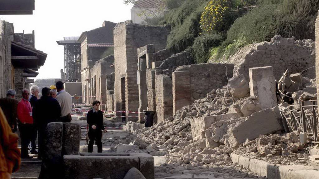 Pompeji setzt Raubvögel gegen Tauben ein