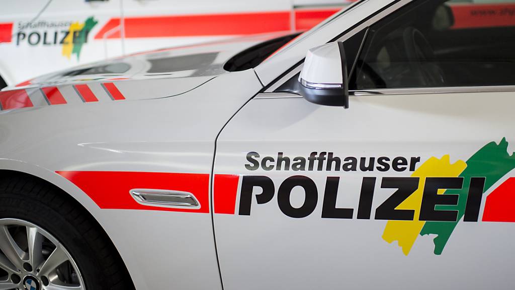 Die Schaffhauser Polizei musste wegen eines bewaffneten Raubüberfalls auf einen Tankstellenshop in Schaffhausen ausrücken. (Archivbild)