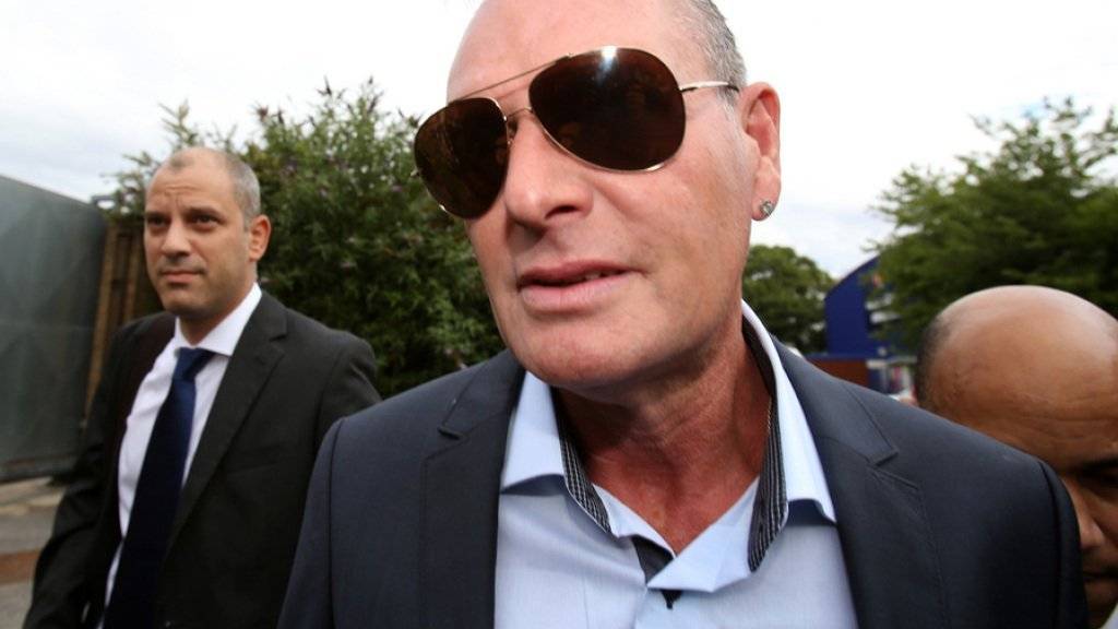 Der frühere britische Fussballspieler Paul Gascoigne (Mitte) ist wegen Rassismus zu einer Geldstrafe verurteilt worden (Archiv)