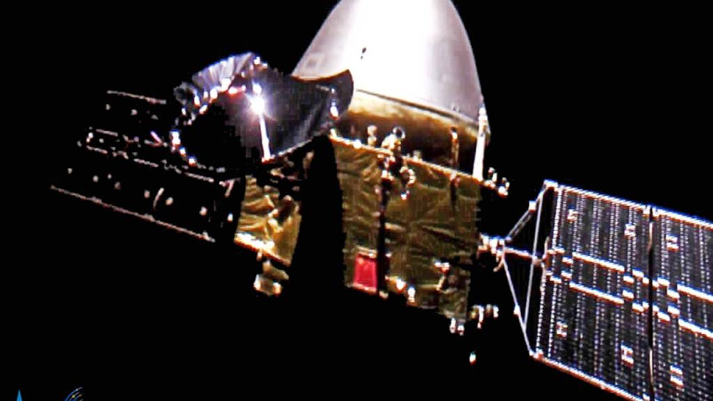 HANDOUT - Dieses von der chinesischen Weltraumbehörde CNSA zur Verfügung gestellte Bild zeigt die Sonde «Tianwen 1» auf dem Weg zum Mars. Foto: -/CNSA/AP/dpa - ACHTUNG: Nur zur redaktionellen Verwendung und nur mit vollständiger Nennung des vorstehenden Credits