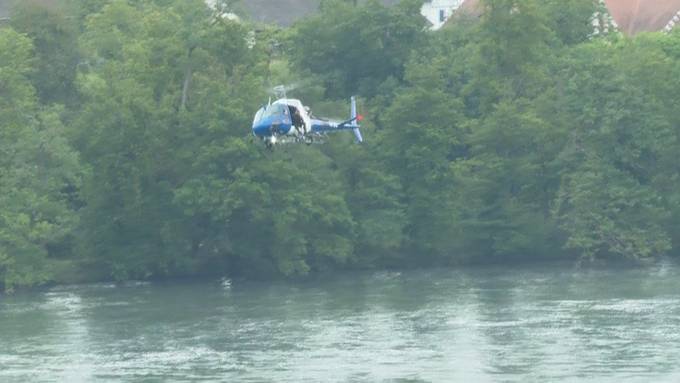 Kapo-Helikopter sucht nach Vermisstem (37) im Rhein