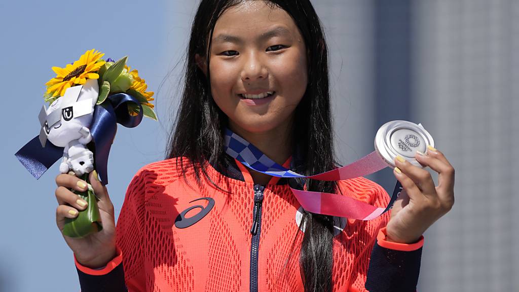 Kokona Hiraki, die jüngste Medaillengewinnerin der Olympischen Spiele