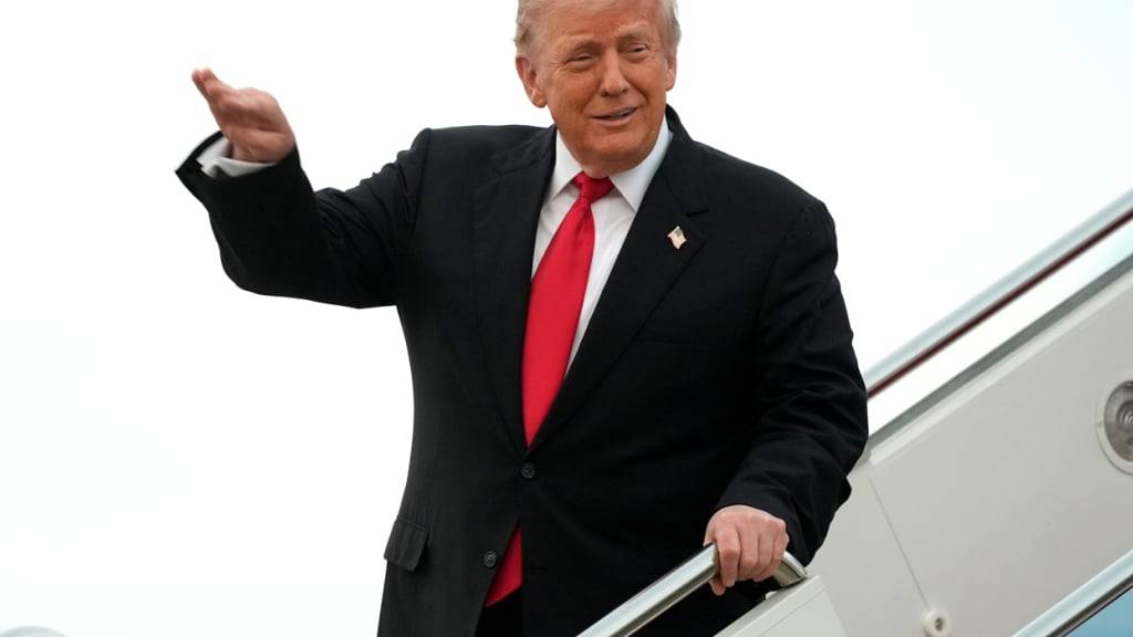 Spart nicht mit Ankündigungen: US-Präsident Donald Trump. Am Montag war es ein baldiger Zoll-Deal mit der Schweiz zu günstigeren Bedingungen. (Archivbild)