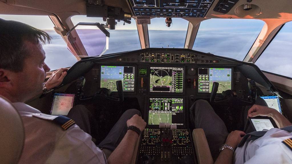 So sieht es im Cockpit des Bundesratsjets aus: Die Dassault Falcon 900  2015 auf dem Weg zu einem Staatsbesuch in Äthiopien.