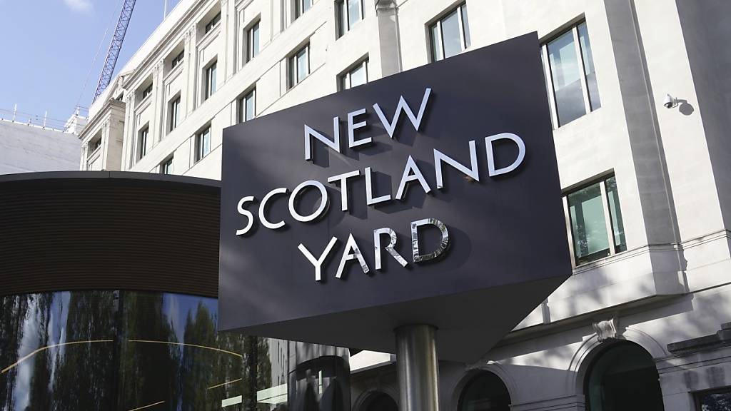 ARCHIV - Am Bahnhof Euston in der britischen Hauptstadt wurde ein Paket kontrolliert zur Explosion gebracht, wie Scotland Yard mitteilte. Foto: Kin Cheung/AP/dpa