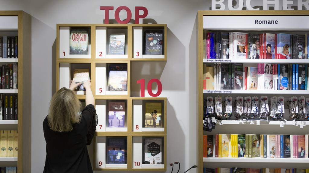 Am häufigsten haben sich 2023 Romane verkauft, die ihre Leserinnen und Leser in Welten fernab der derzeitigen Krisen mitnehmen. (Archivbild)
