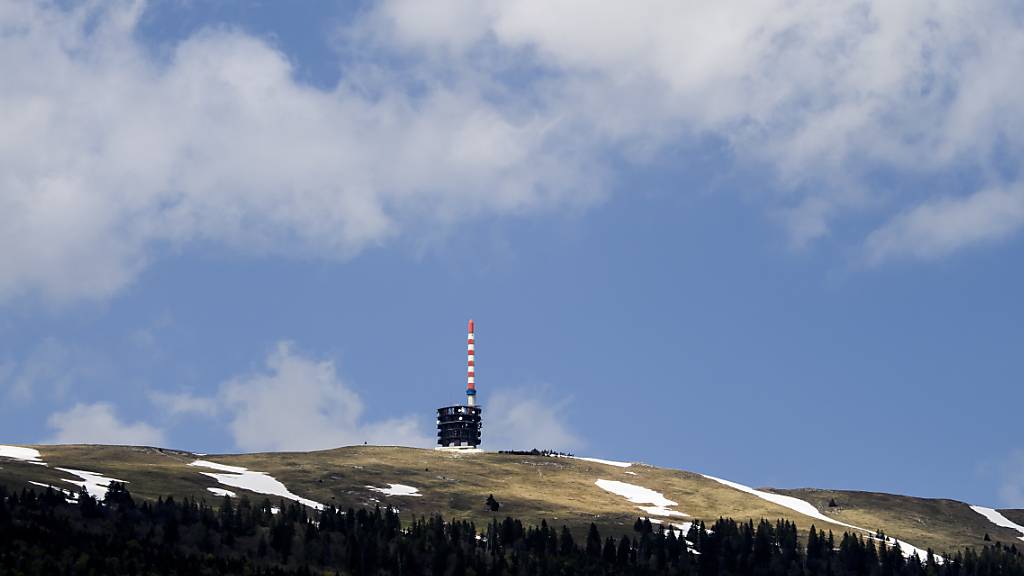 Auf Juragipfeln wie dem Chasseral könnte der Wind am Samstag mit Geschwindigkeiten von bis zu 130 Kilometern pro Stunde wehen. (Archivbild)