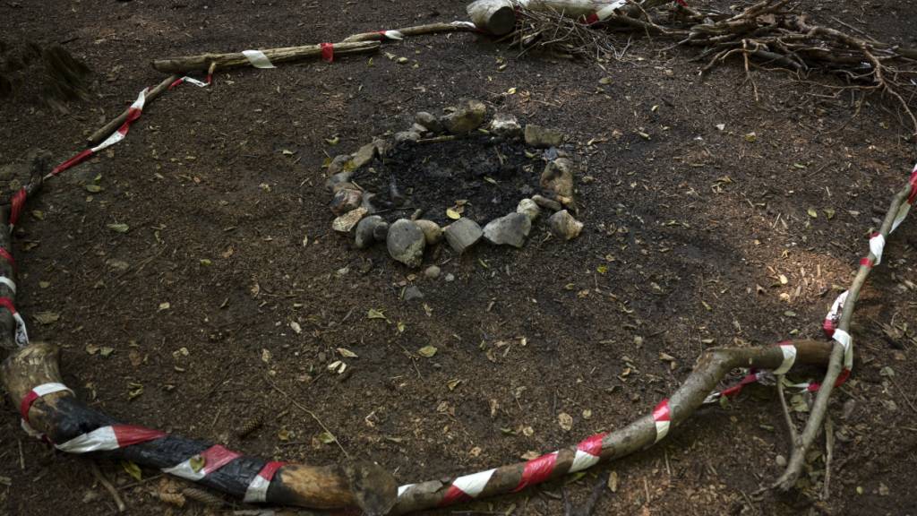 Der Kanton St. Gallen lockert das Feuer- und Feuerwerksverbot. Im Wald und dessen Nähe bleiben Feuer und Feuerwerke allerdings verboten. (Symbolbild)