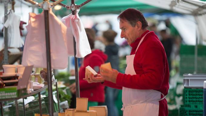 Rolf Beelers Käsestand am Luzerner Wochenmarkt ist gerettet