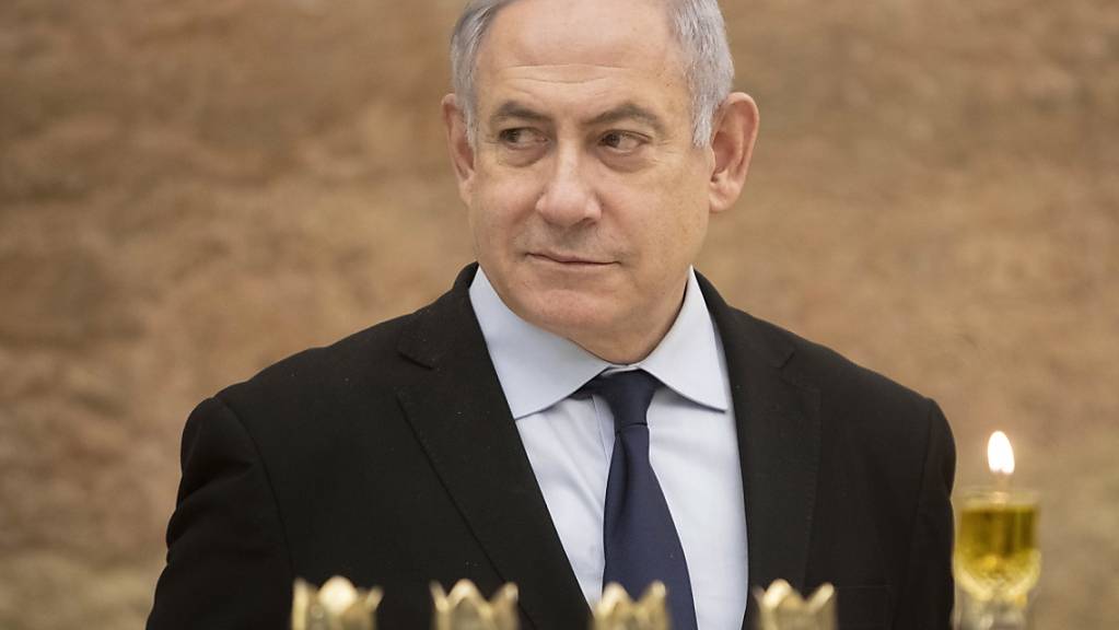 Der israelische Ministerpräsident Benjamin Netanjahu hat wegen eines Raketenbeschusses aus dem Gaza-Streifen kurzzeitig einen Bunker aufgesucht.