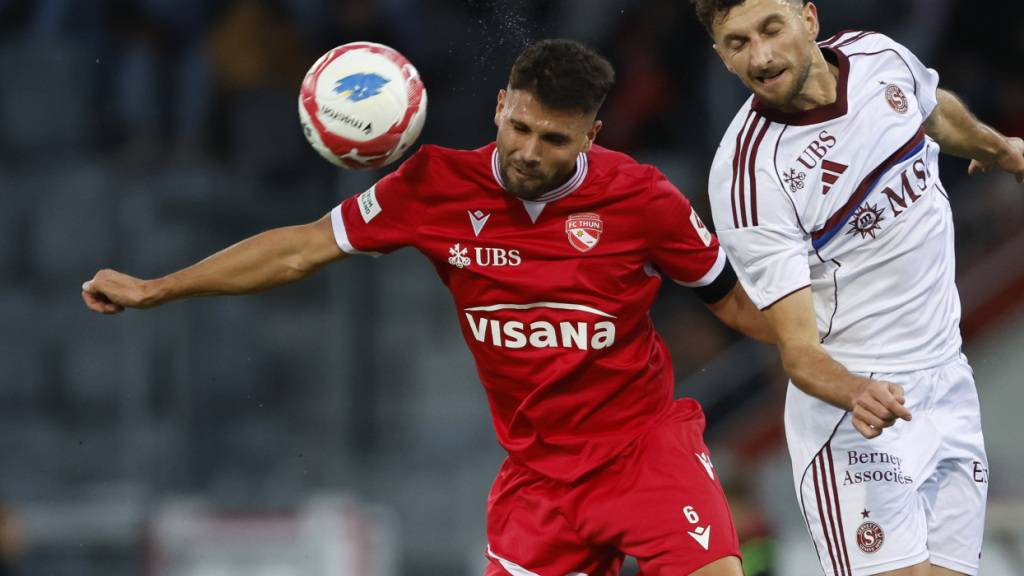 Meist einen Schritt schneller: Der weiter verblüffende Aufsteiger Thun mit Leonardo Bertone (li.) schickte auch Servette (Miroslav Stevanovic) mit einer Pleite nach Hause