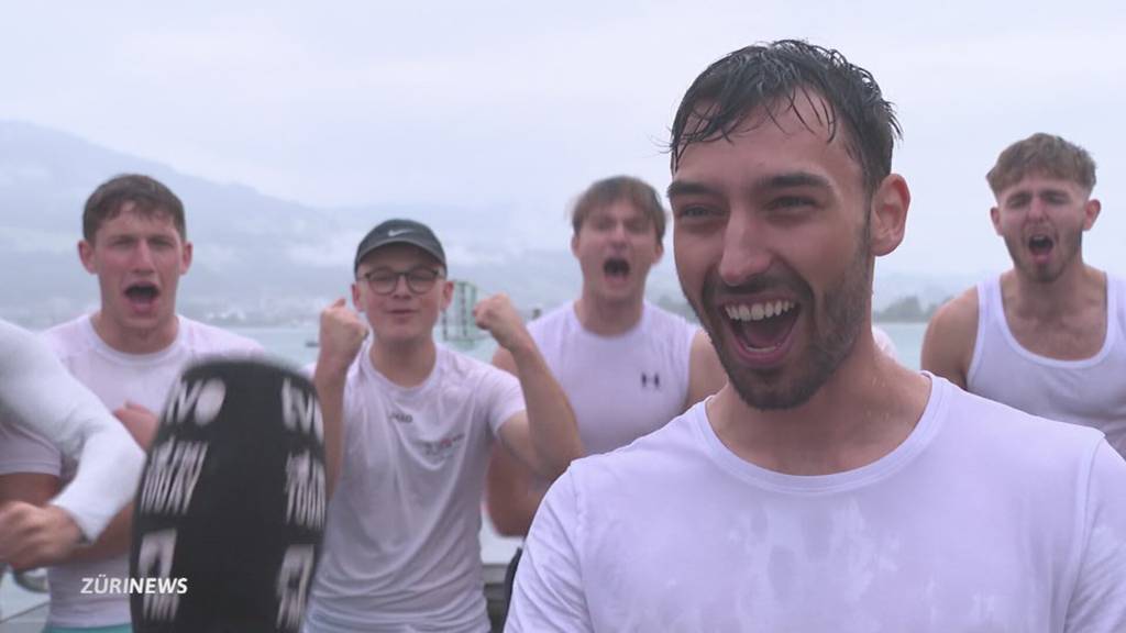 Ruderer und Ruderinnen trotzen Regen beim Drachenbootrennen in Rapperswil