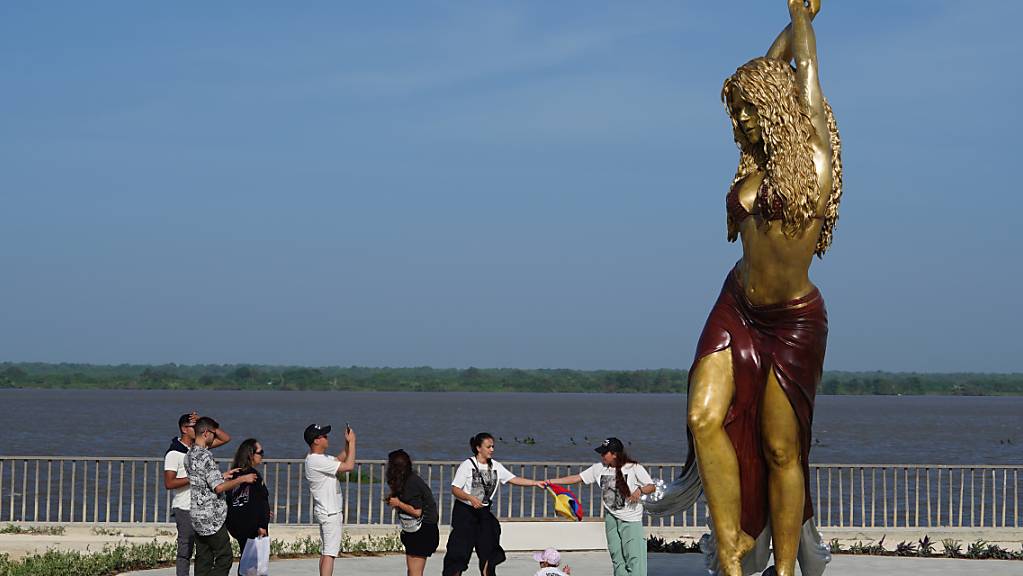 Zu Ehren von Shakira ist in ihrer Geburtsstadt Barranquilla eine Skulptur enthüllt worden. 
