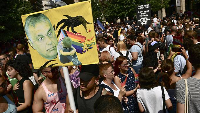 Tausende demonstrieren in Budapest für Rechte Nicht-Heterosexueller