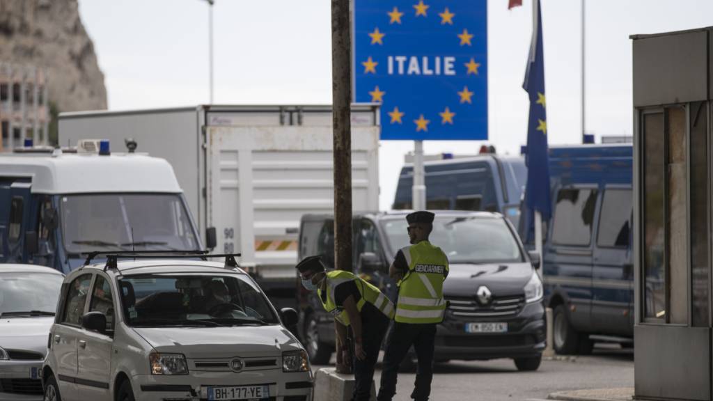 ARCHIV - Frankreich verlängert die Kontrollen an seinen Grenzen bis April 2025. Foto: Daniel Cole/AP/dpa