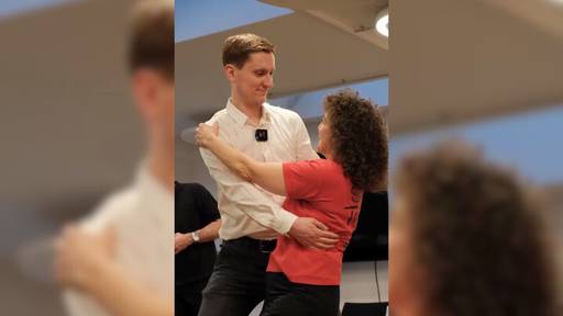 Felix tanzt zum ersten Mal Wiener Walzer