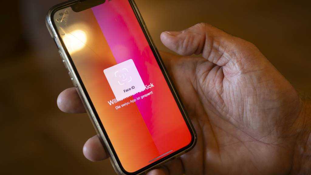 Bis die neue E-ID auf dem Handy abrufbar ist, dauert es noch etwas länger. Der Bund begründet die verzögerte Lancierung mit Weiterentwicklungen zu Datenschutz und Sicherheit. (Archivbild)