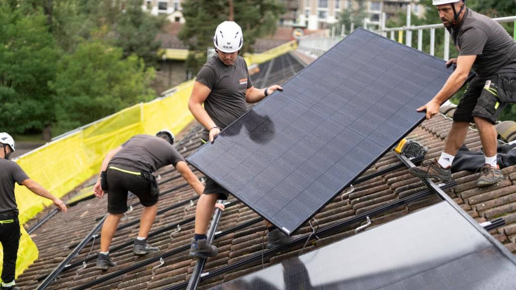 Bei jedem Neu- und Umbau sollen künftig Solaranlagen eingeplant werden. (Archivbild)