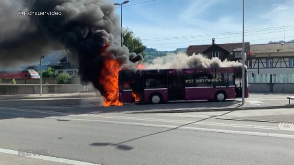 Busbrand Münsingen: Passagiere kamen mit dem Schrecken davon