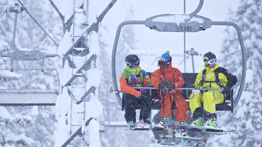 Die Bergbahnen Graubünden sind mit 20,6 Prozent mehr Ersteintritten bis zum Jahresende 2023 in die Wintersaison gestartet. (Symbolbild)