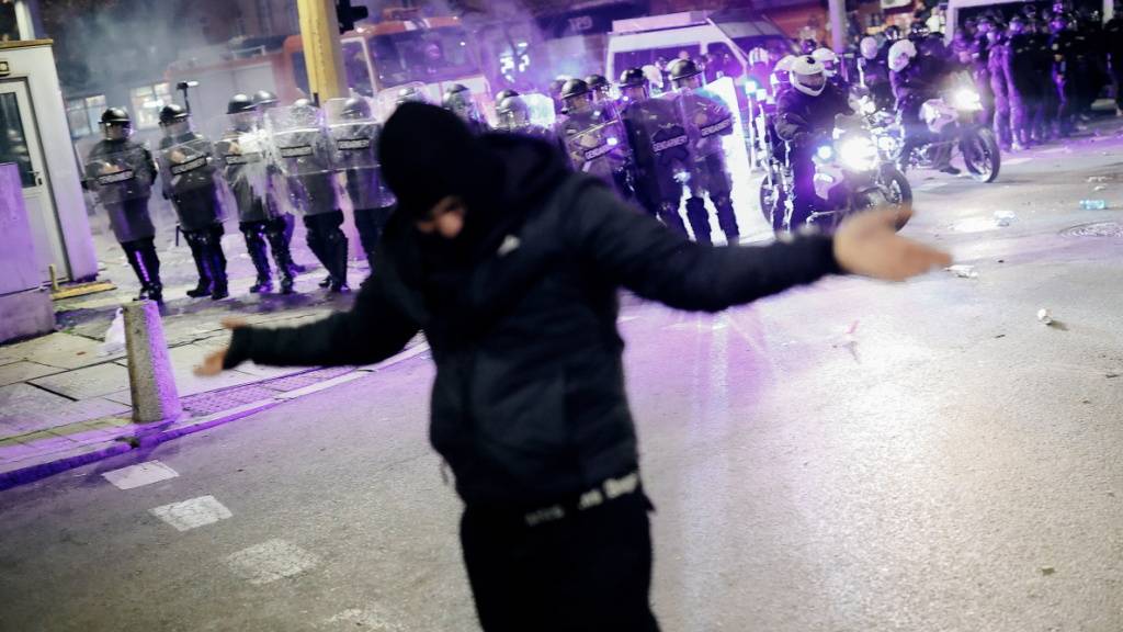 Nachdem die Hauptdemonstration in der bulgarischen Hauptstadt Sofia endete, kam es zu Zusammenstössen mit der Polizei.