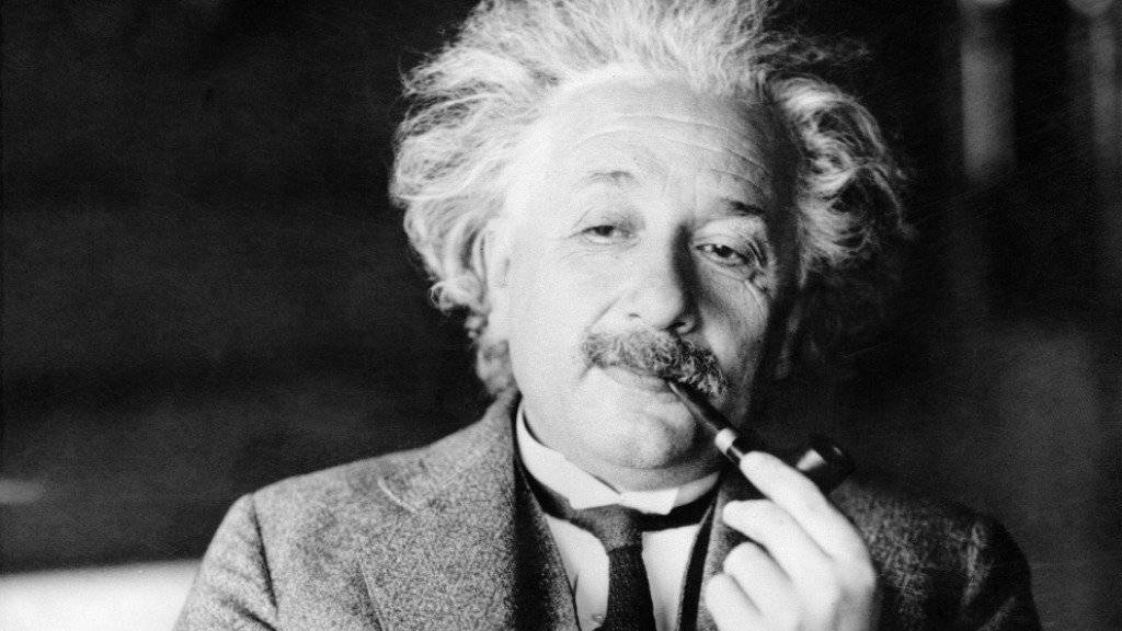 Zwei handschriftliche Sinnsprüche von Albert Einstein erzielten hohe Preise an einer hohen Auktion in Jerusalem