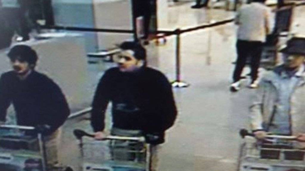 Das Fahndungsfoto der drei Attentäter vom Brüsseler Flughafen.