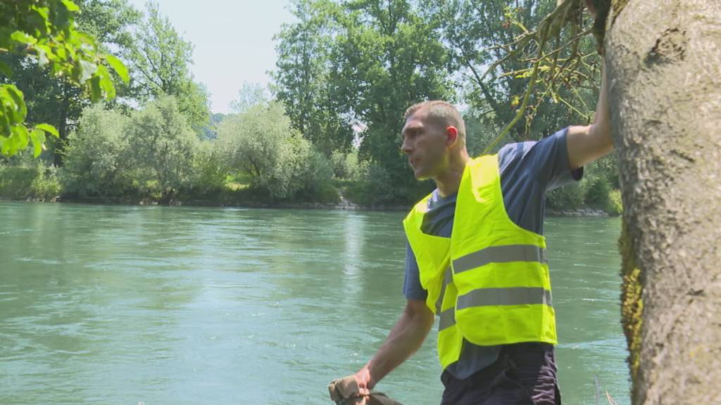 Angehörige suchen nach Bootsunfall bei Mühlau AG nach dem vermissten 5-Jährigen