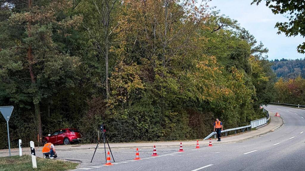 Bei Grafstal wollte ein 84-jähriger Autofahrer einen Fahrschulbus überholen. Das Überholmanöver endete im Spital.
